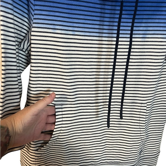 A Talbots sweatshirt in size medium - Picture 3 of 7